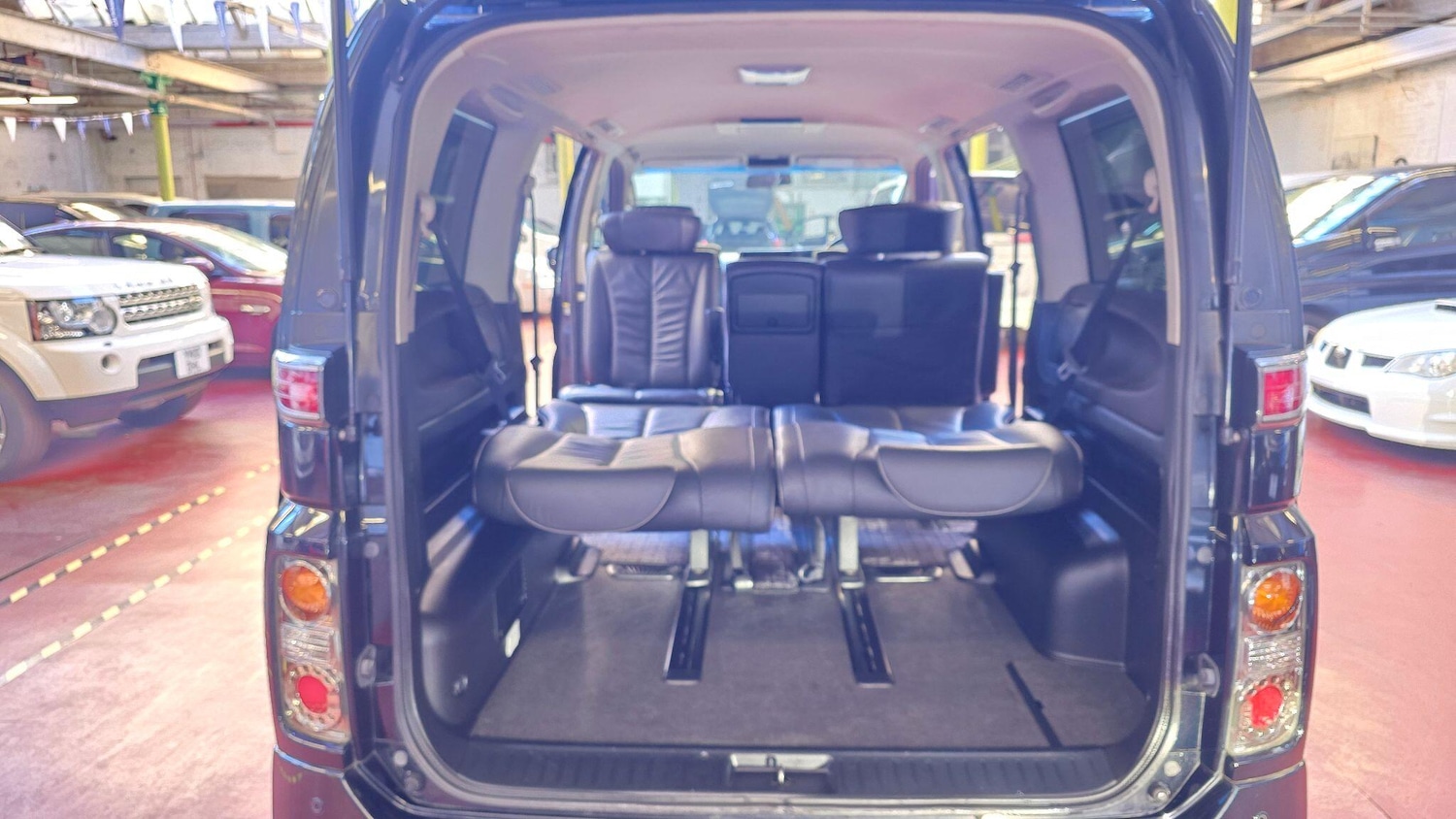 Used Nissan Elgrand for sale - 77091674: Photo 26