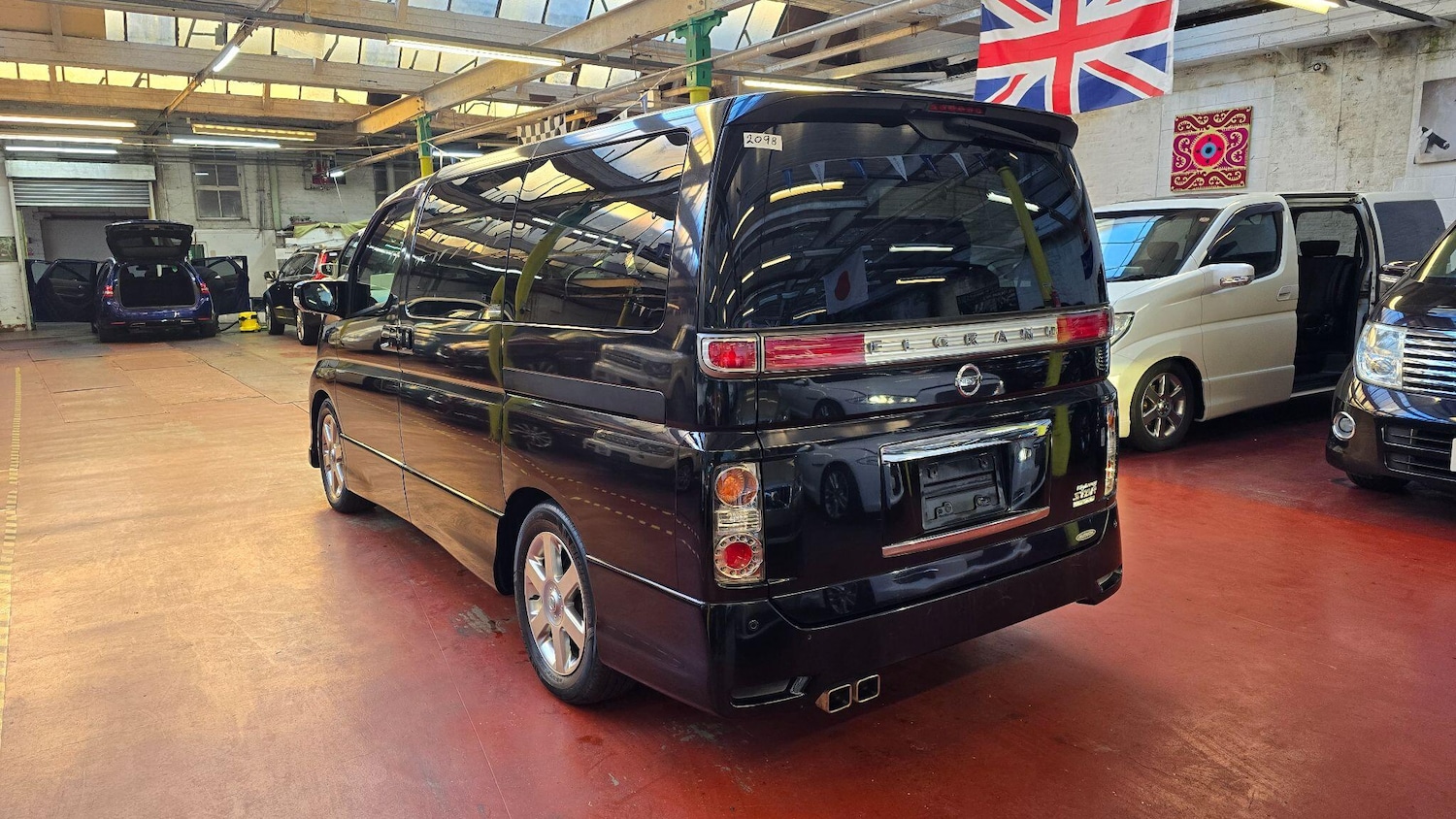 Used Nissan Elgrand for sale - 77091674: Photo 32