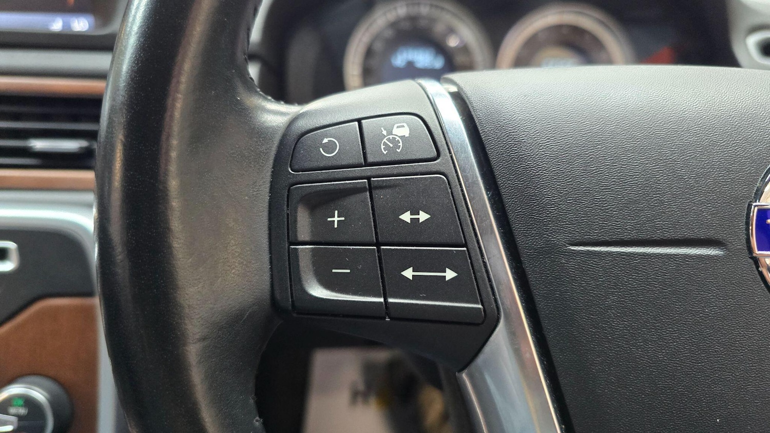 Used Volvo V70 2025 for sale - 76991017: Photo 13