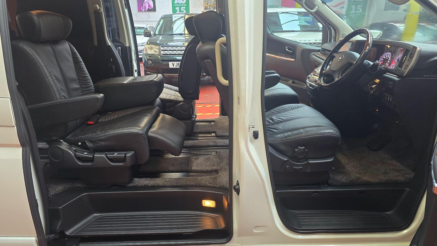 Used Nissan Elgrand for sale - 77175656: Photo 16