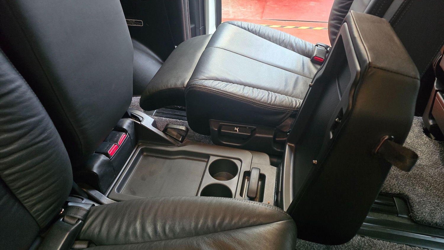 Used Nissan Elgrand for sale - 77175656: Photo 17