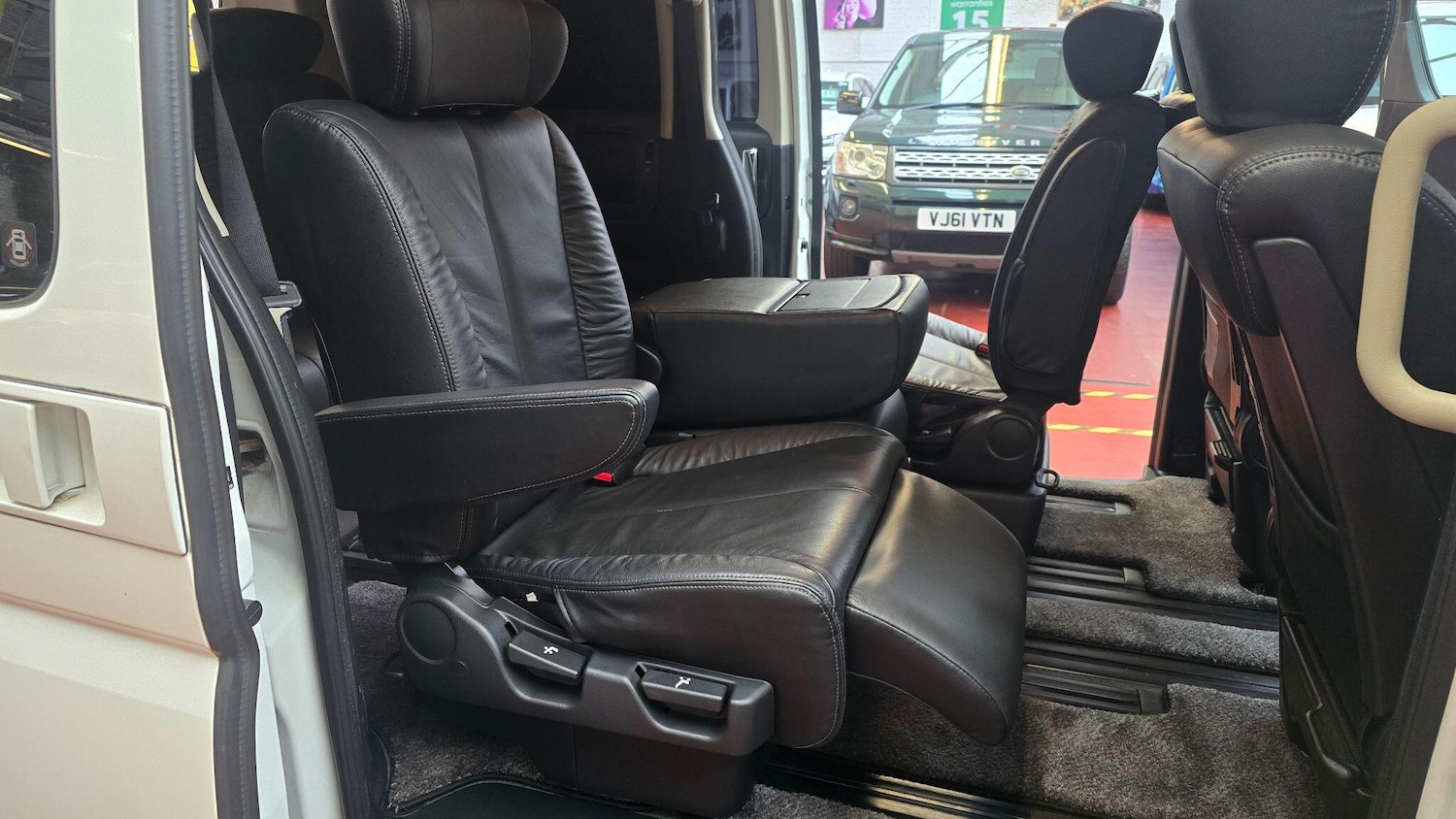 Used Nissan Elgrand for sale - 77175656: Photo 20