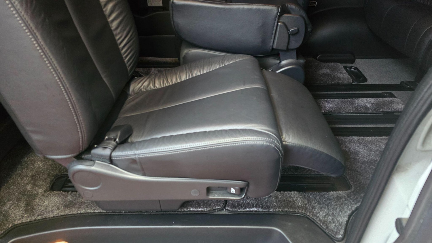 Used Nissan Elgrand for sale - 77175656: Photo 22