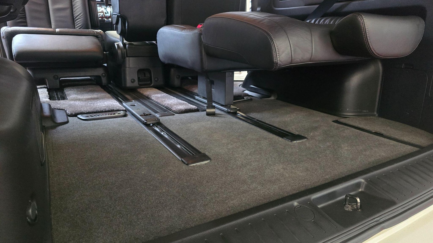 Used Nissan Elgrand for sale - 77175656: Photo 28