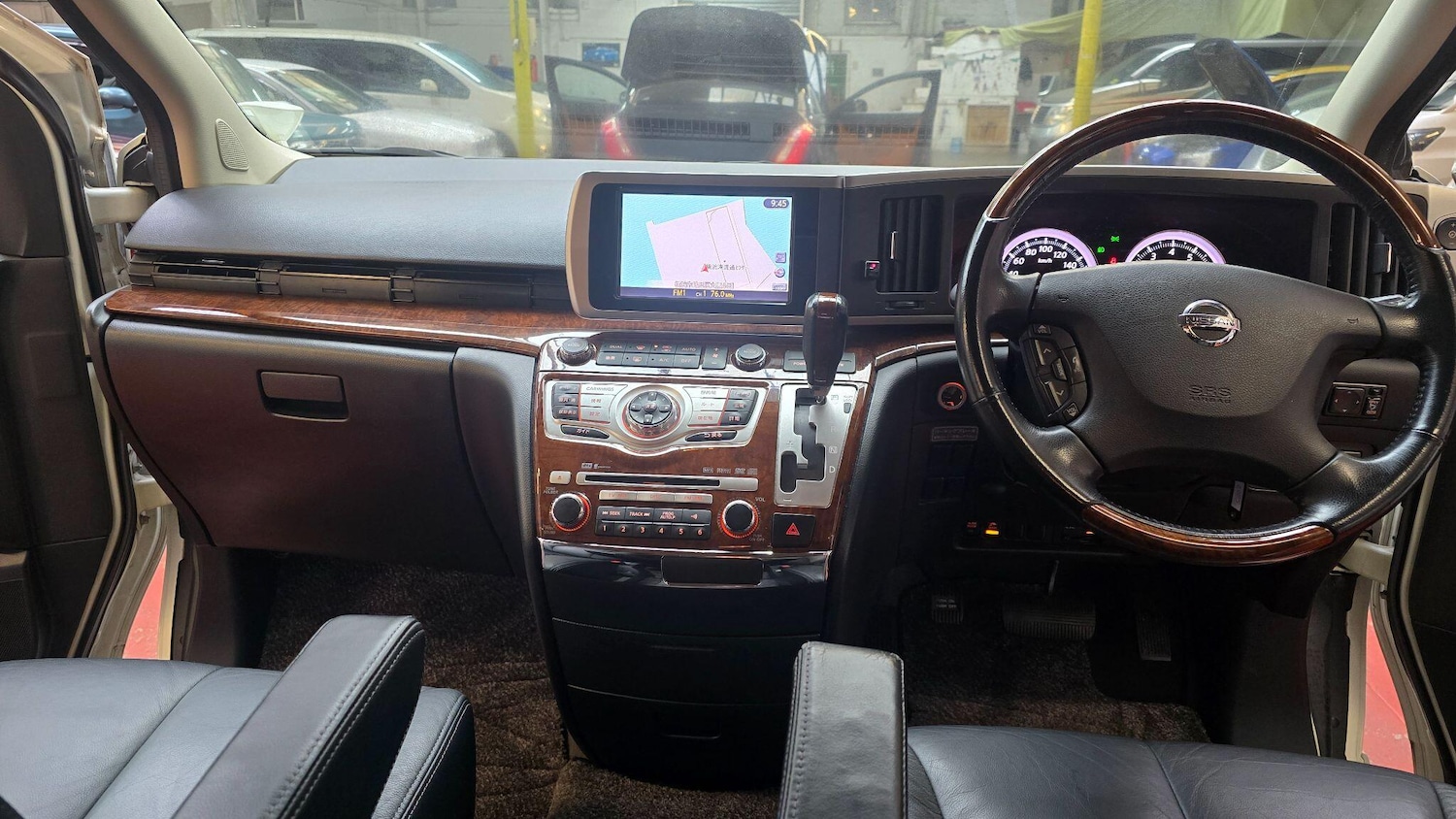 Used Nissan Elgrand for sale - 77175656: Photo 4