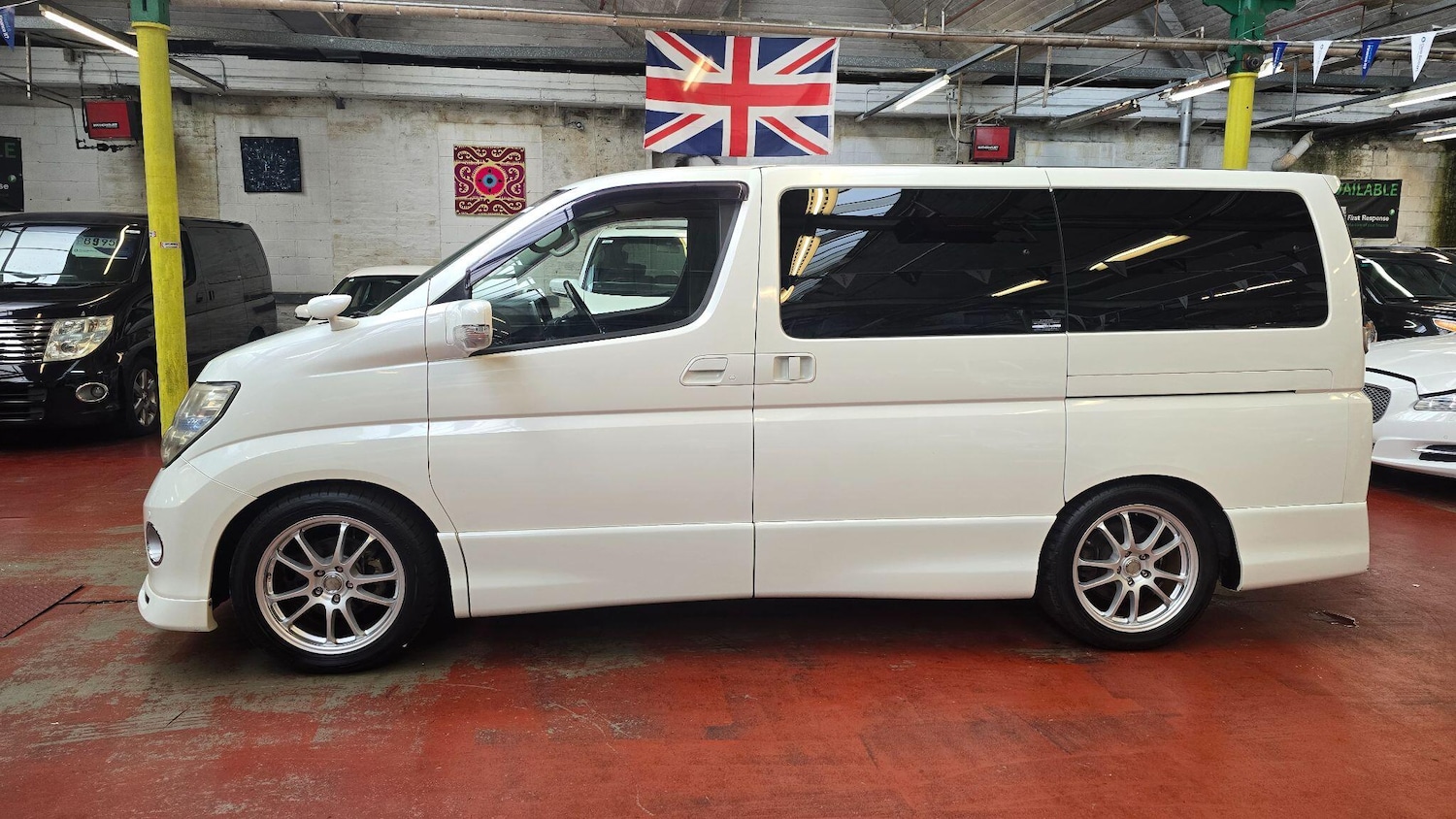 Used Nissan Elgrand for sale - 77175656: Photo 42
