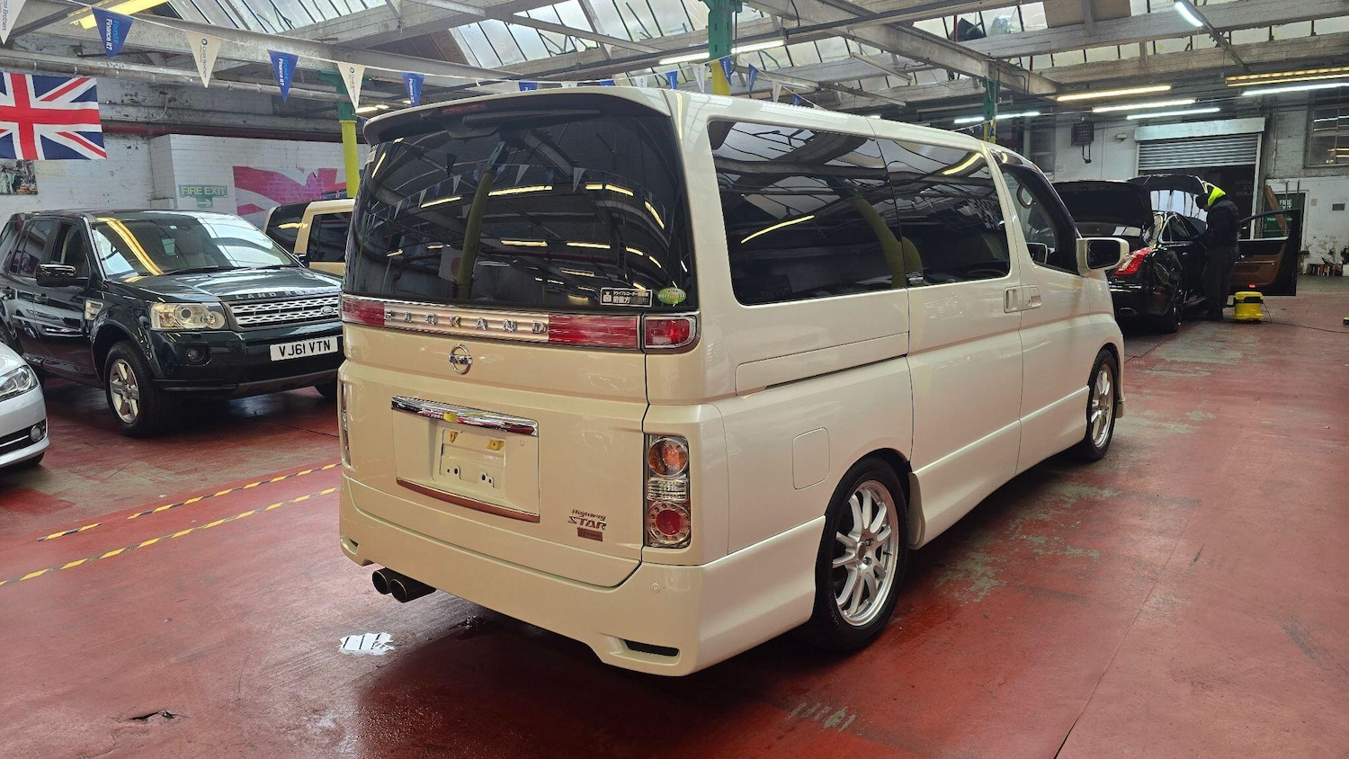 Used Nissan Elgrand for sale - 77175656: Photo 45