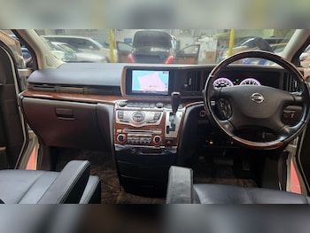 Used Nissan Elgrand 2010 for sale - 77175656: Photo