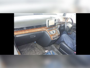 Used Nissan Elgrand 2010 for sale - 76498944: Photo