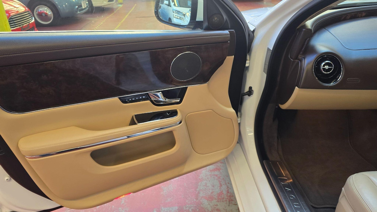 Used Jaguar XJ 2025 for sale - 77351554: Photo 34