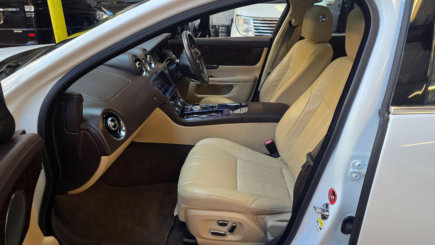 Used Jaguar XJ 2025 for sale - 77351554: Photo 5