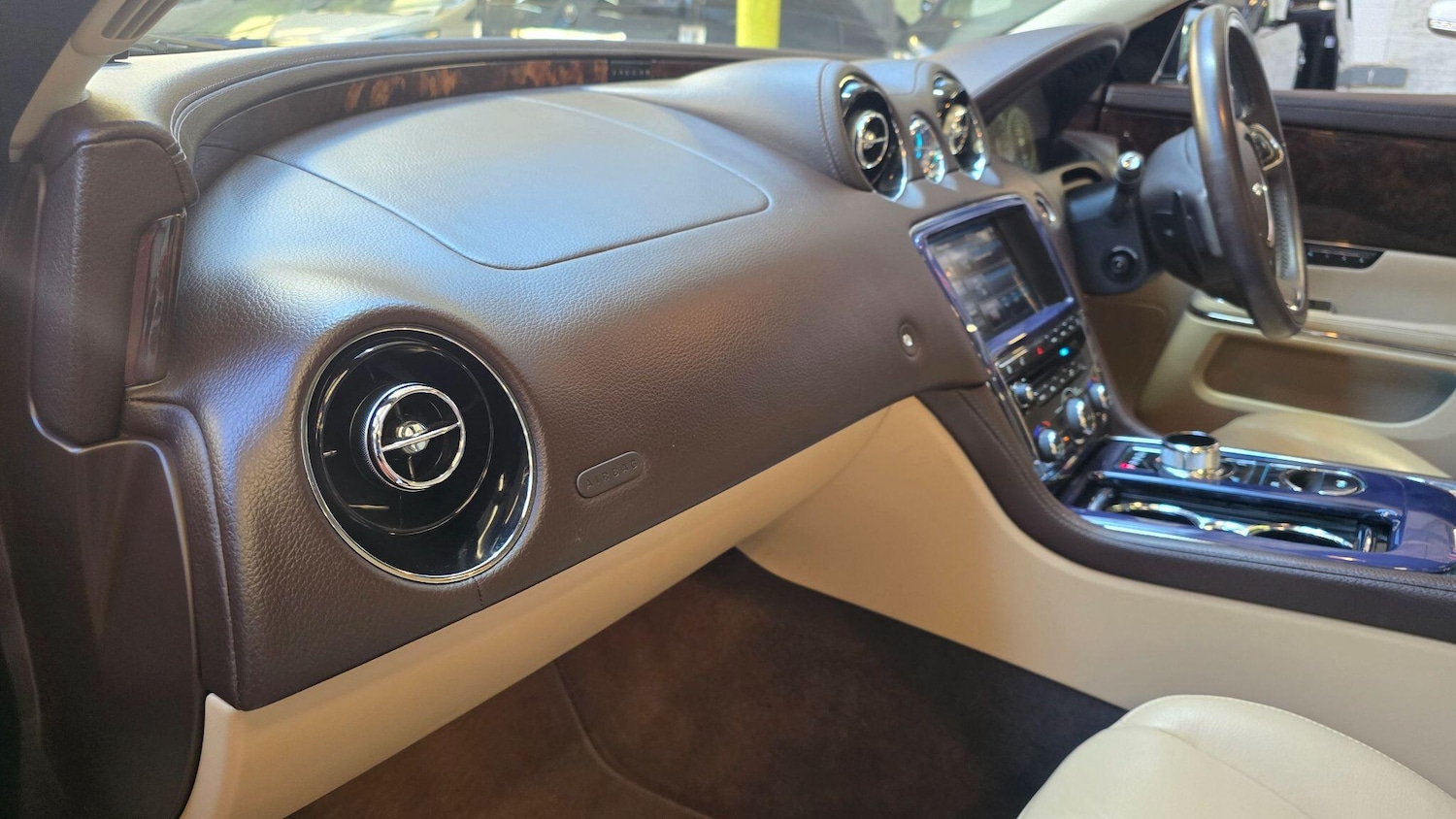 Used Jaguar XJ 2025 for sale - 77351554: Photo 9