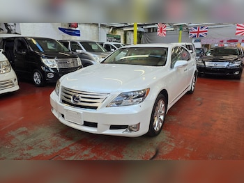 2025 (10) - 600h V8 Premier CVT 4WD Ulez free 4-Door