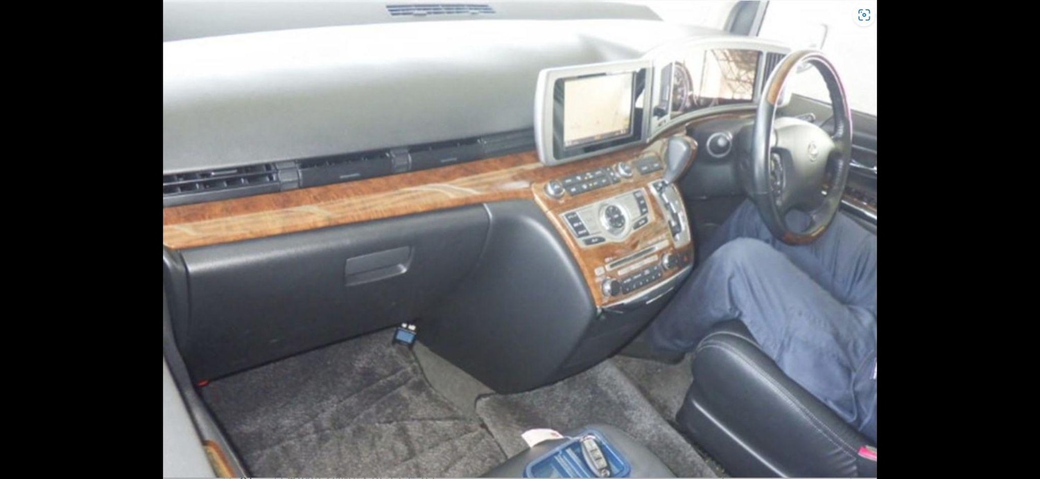 Used Nissan Elgrand for sale - 76988142: Photo 3