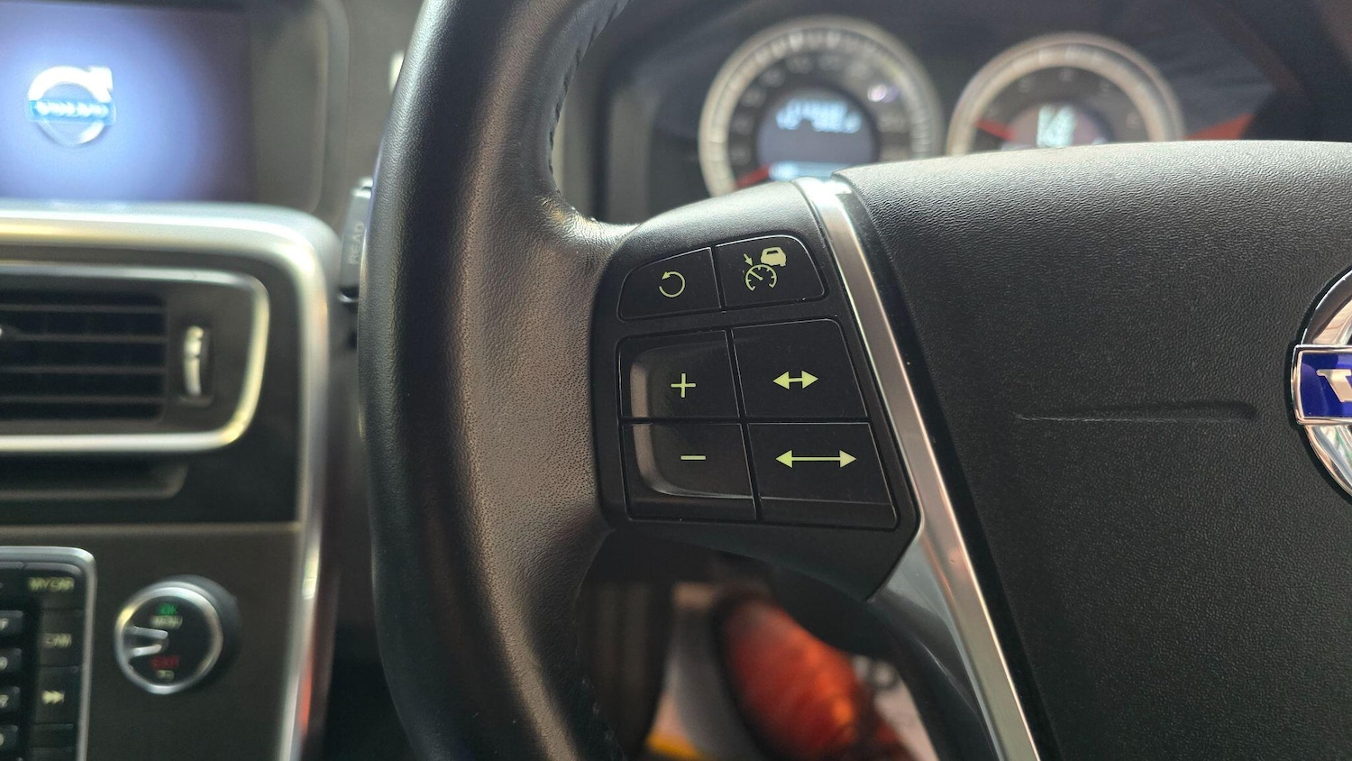 Used Volvo V60 2025 for sale - 76992087: Photo 11