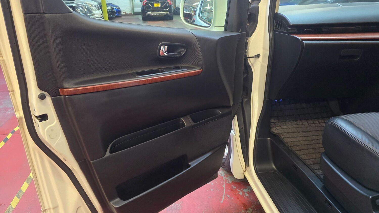 Used Nissan Elgrand 2025 for sale - 77496891: Photo 22