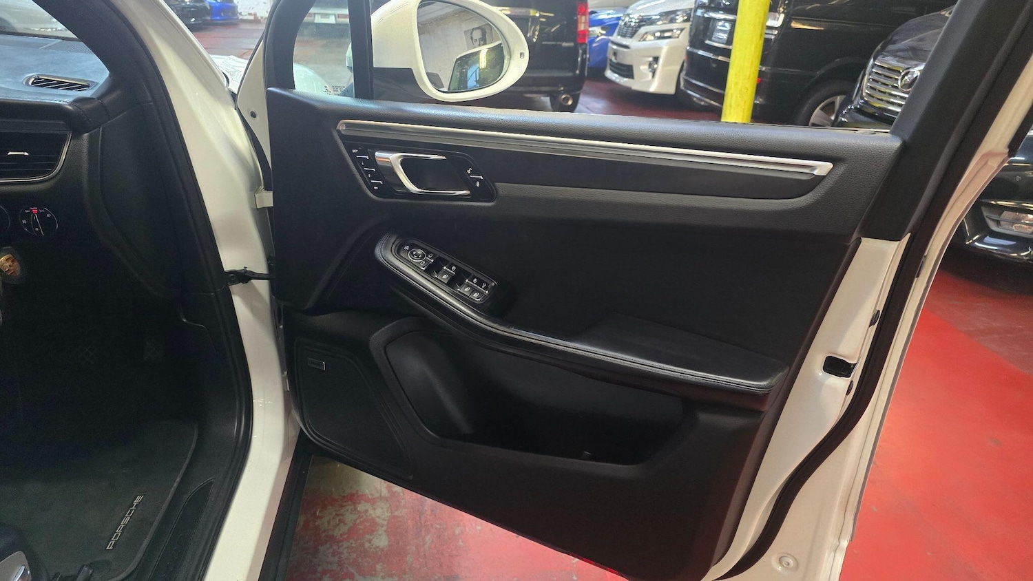 Used Porsche Macan 2018 for sale - 77386496: Photo 29