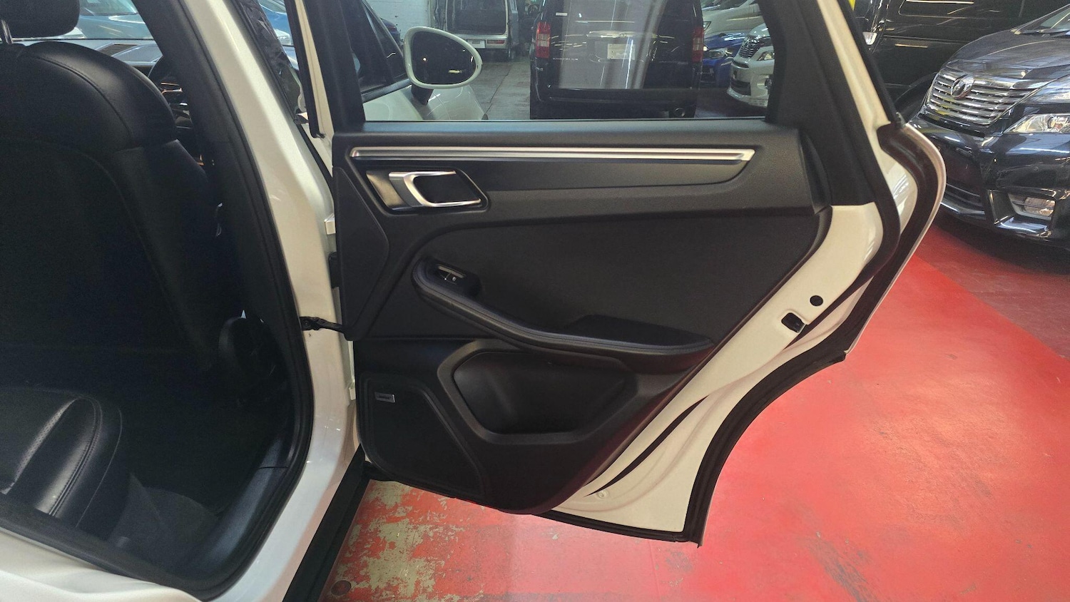 Used Porsche Macan 2018 for sale - 77386496: Photo 30