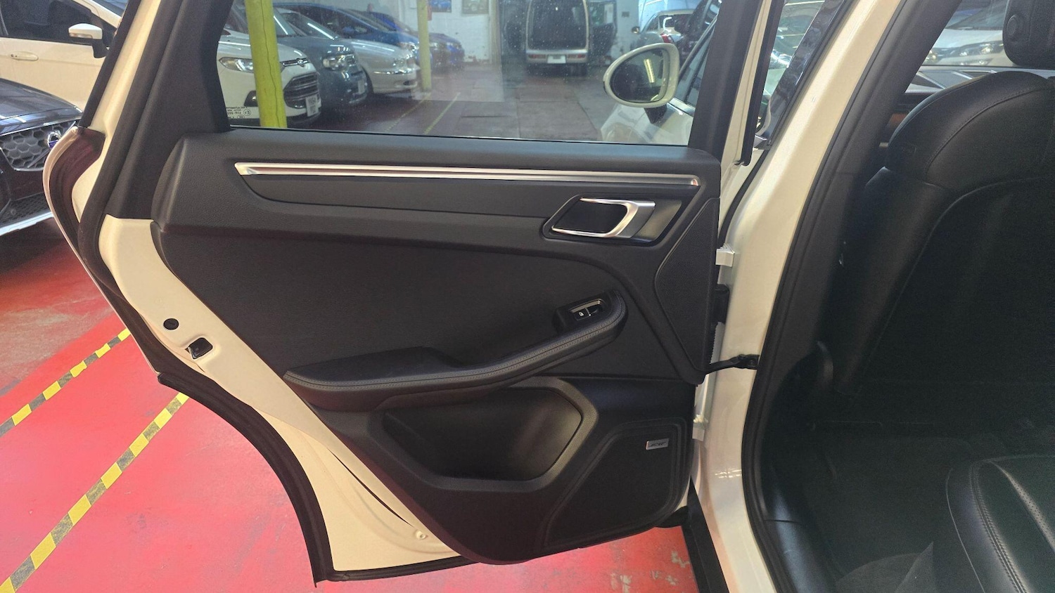 Used Porsche Macan 2018 for sale - 77386496: Photo 31