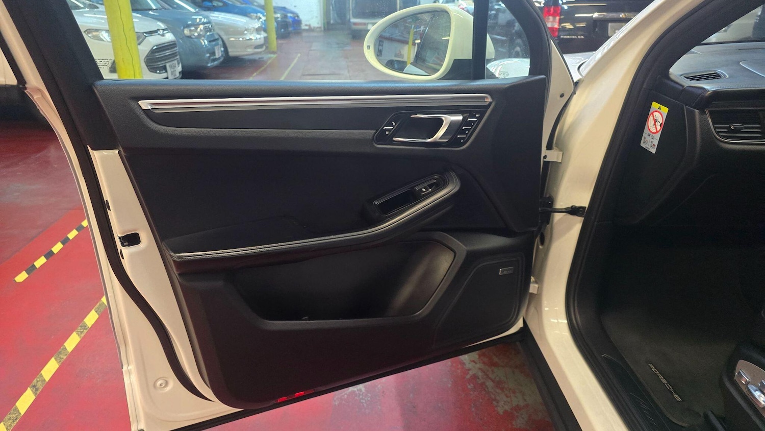 Used Porsche Macan 2018 for sale - 77386496: Photo 32