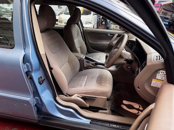 Used Volvo V70 2004 for sale - 75609583: Photo