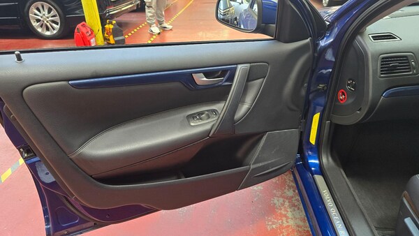 Used Volvo V70 for sale - 75153339: Photo 16