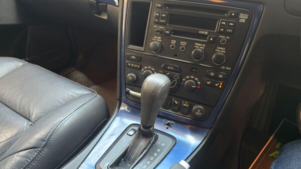 Used Volvo V70 for sale - 75153339: Photo 9