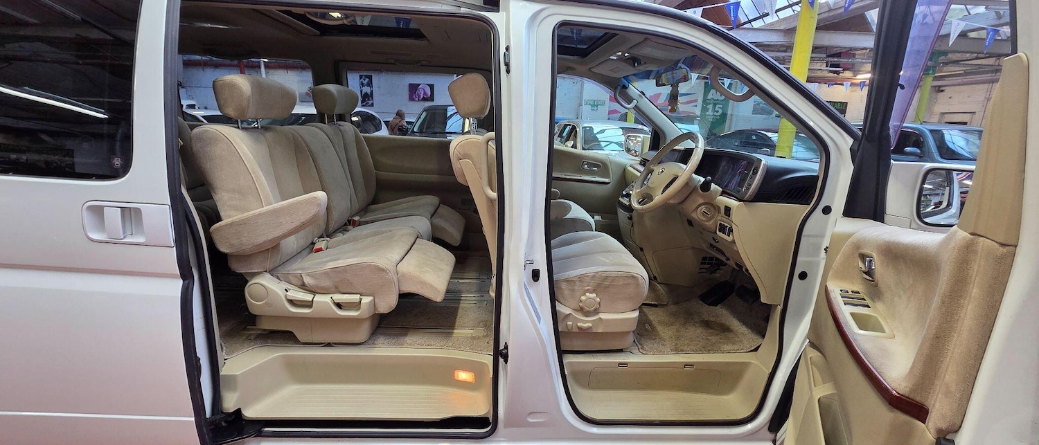 Used Nissan Elgrand 2018 for sale - 76936475: Photo 12