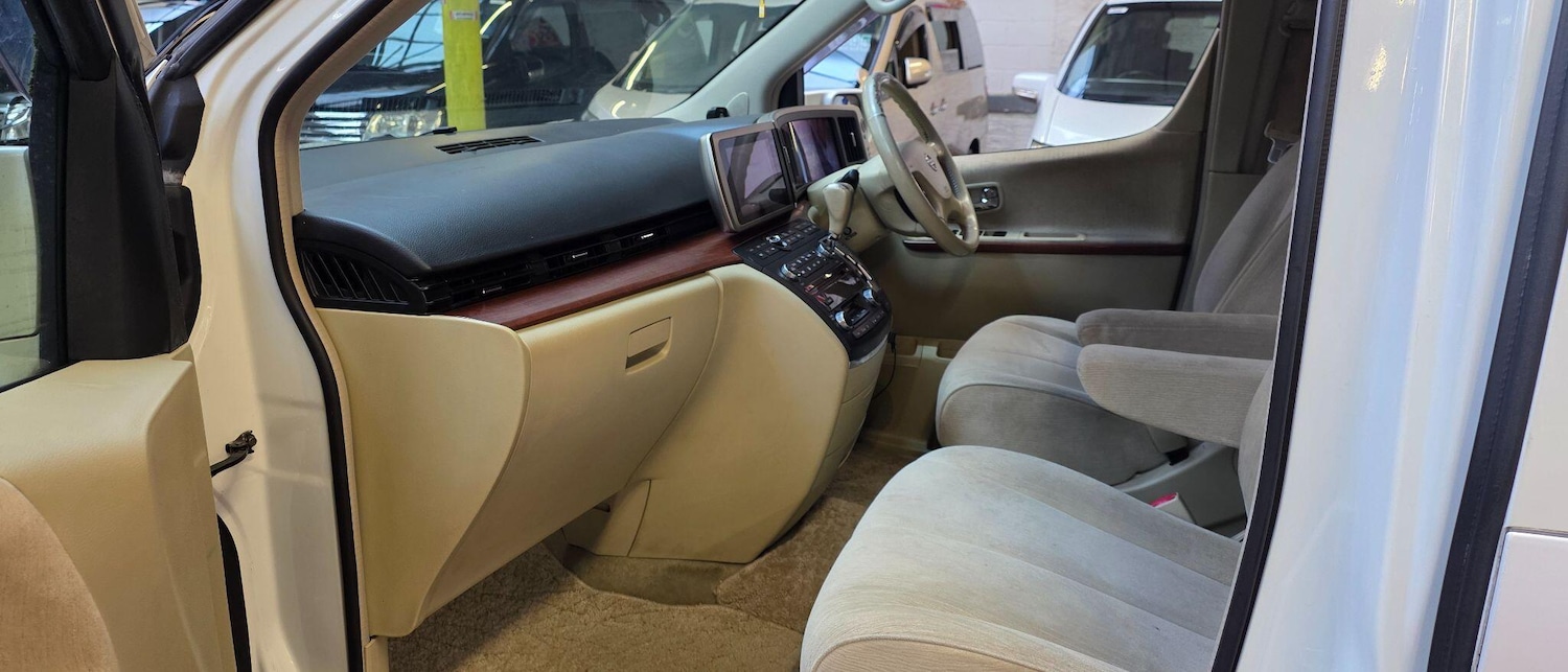 Used Nissan Elgrand 2018 for sale - 76936475: Photo 9