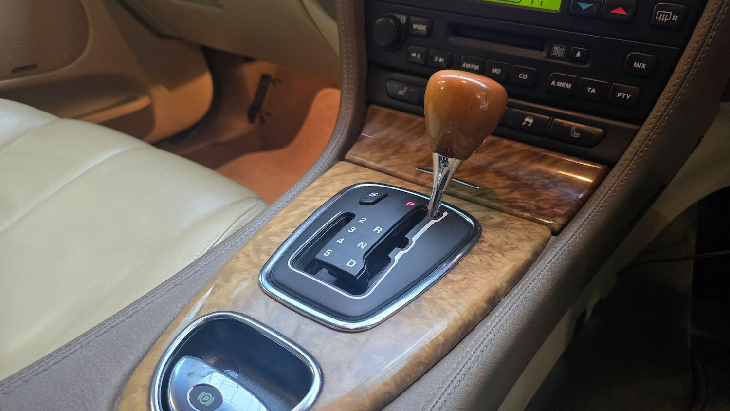 Used Jaguar S-Type 2025 for sale - 76987924: Photo 13