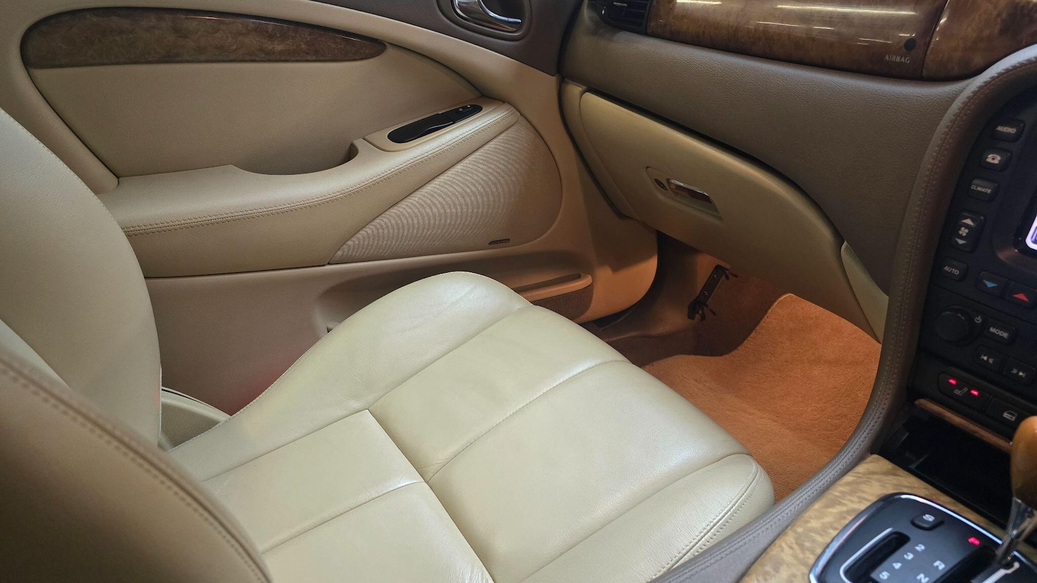Used Jaguar S-Type 2025 for sale - 76987924: Photo 20