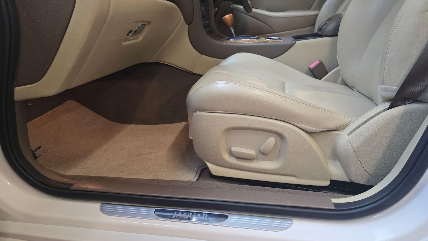 Used Jaguar S-Type 2025 for sale - 76987924: Photo 23