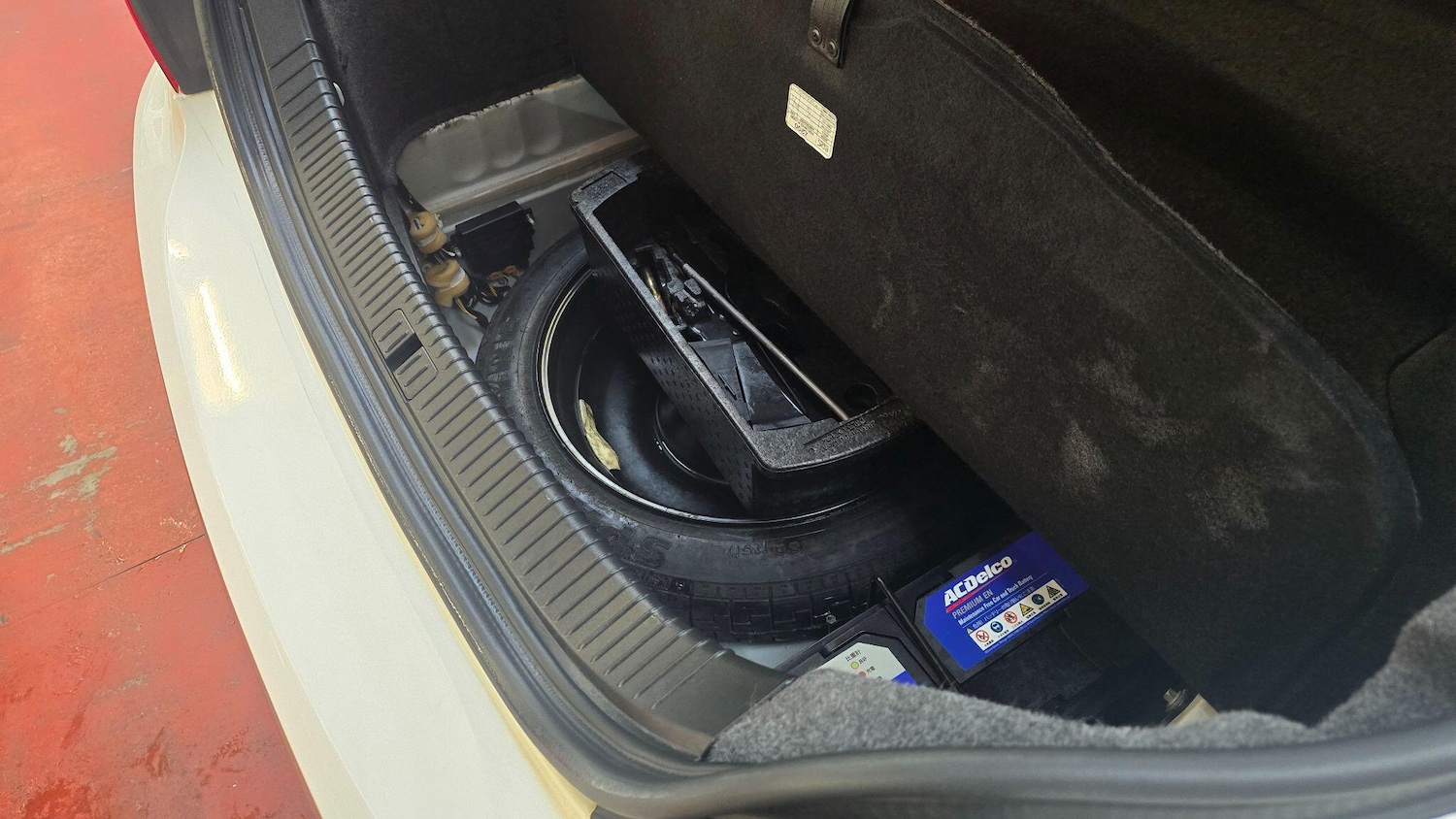 Used Jaguar S-Type 2025 for sale - 76987924: Photo 59