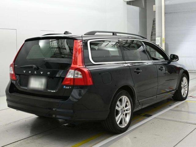 Used Volvo V70 for sale - 77939413: Photo 2