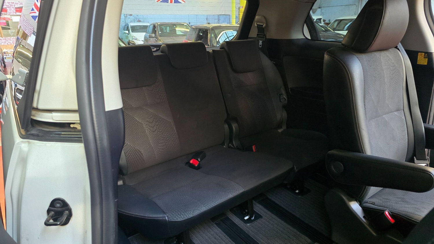 Used Toyota Estima for sale - 75609463: Photo 8