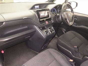 Used Toyota Voxy 2015 for sale - 76996860: Photo