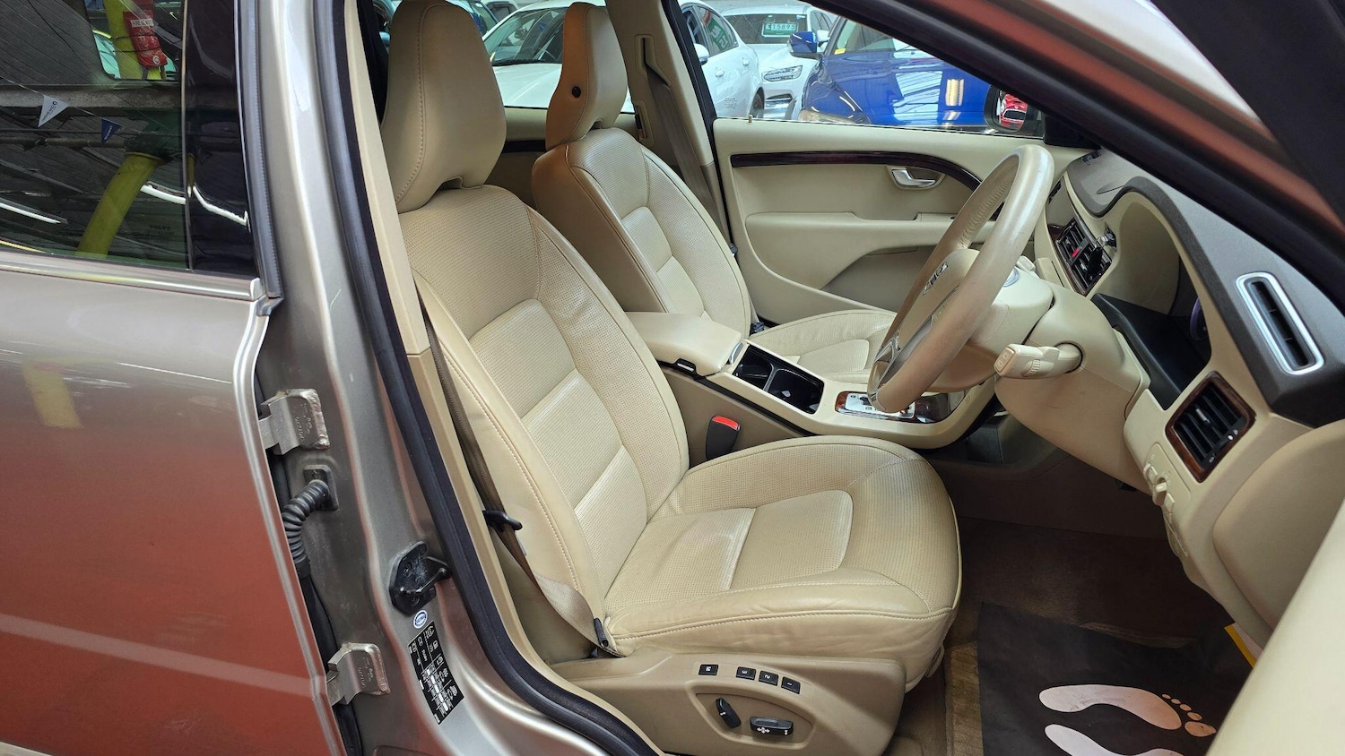 Used Volvo V70 for sale - 76214899: Photo 17