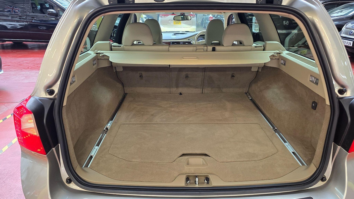 Used Volvo V70 for sale - 76214899: Photo 20