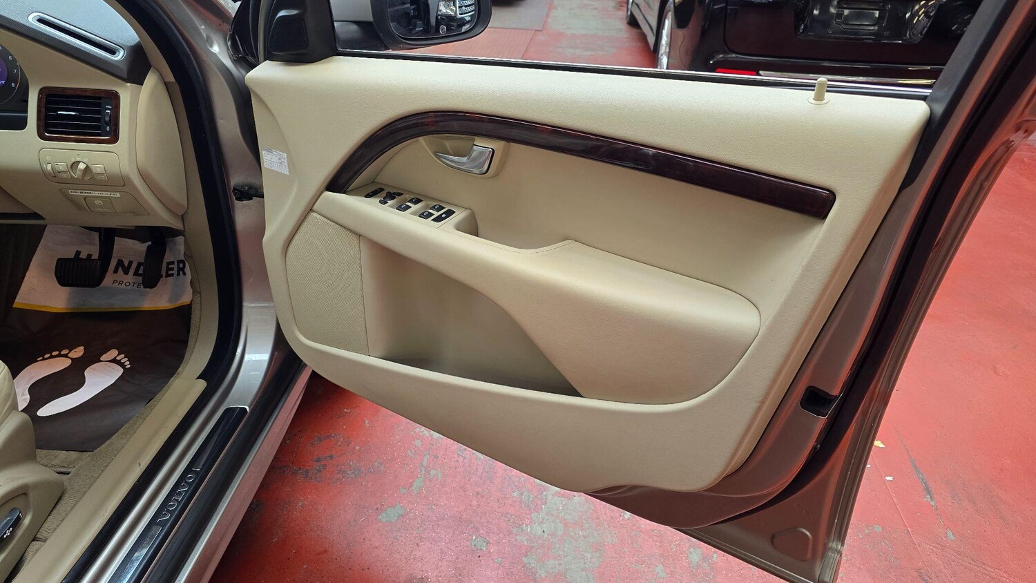 Used Volvo V70 for sale - 76214899: Photo 23