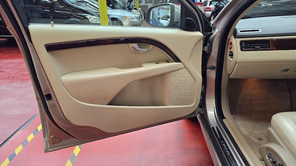 Used Volvo V70 for sale - 76214899: Photo 24