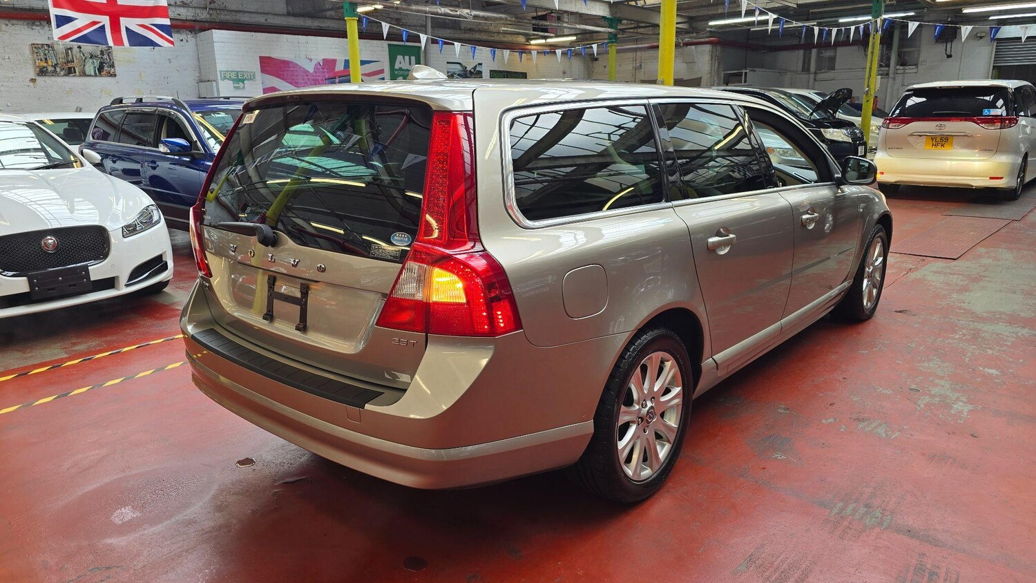 Used Volvo V70 for sale - 76214899: Photo 31