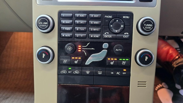 Used Volvo V70 for sale - 76214899: Photo 8