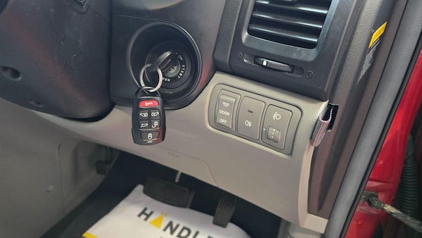 Used Kia Sedona 2011 for sale - 75388453: Photo 15