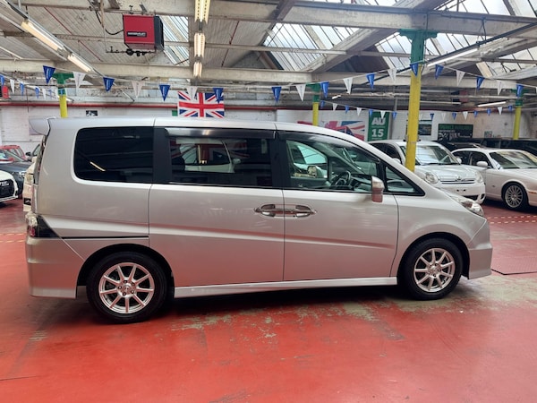 Used Honda Stepwagon 2008 for sale - 74935500: Photo 2