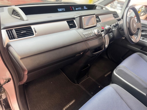 Used Honda Stepwagon 2008 for sale - 74935500: Photo 42