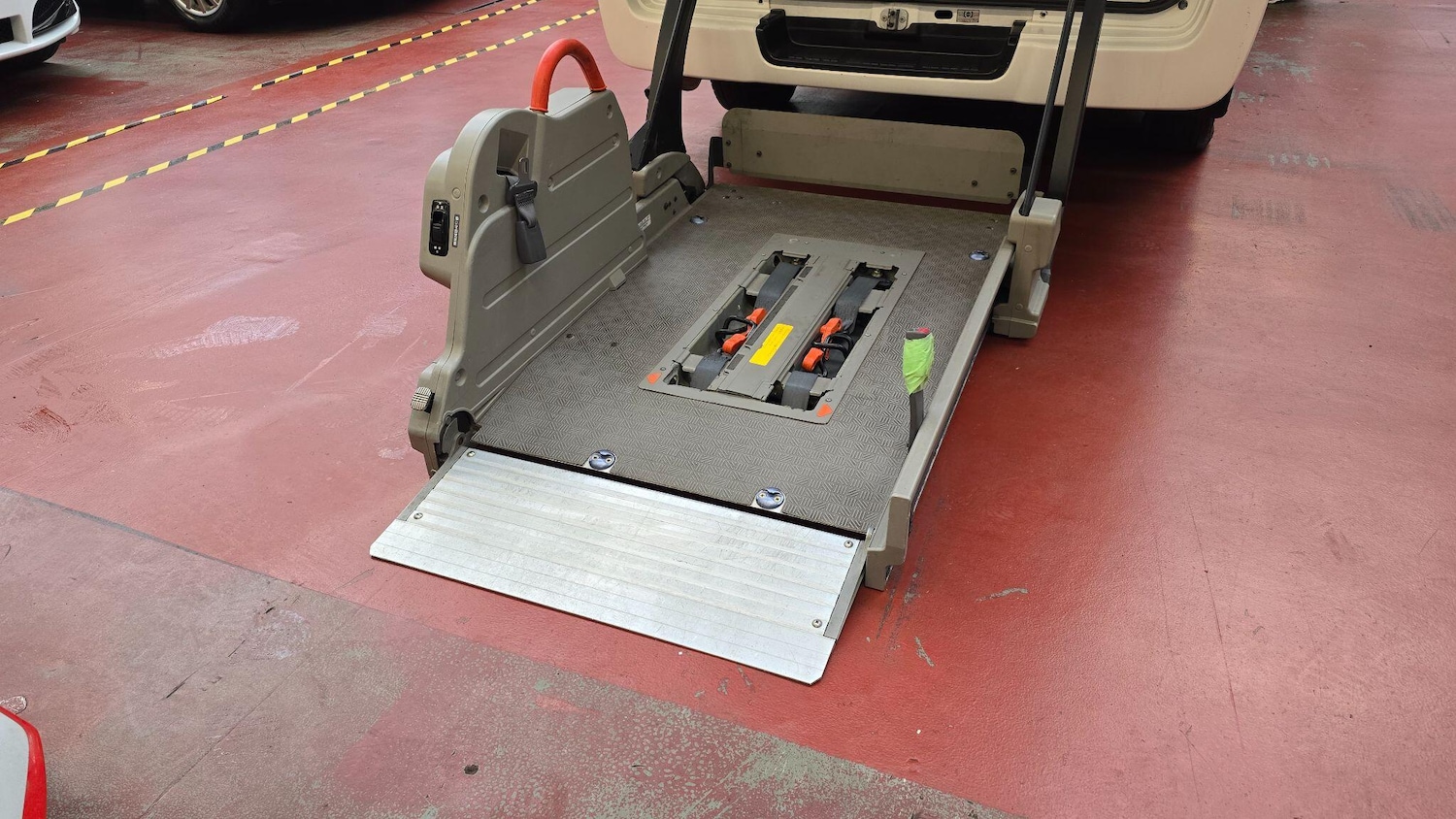 Used Nissan Elgrand for sale - 76152518: Photo 10