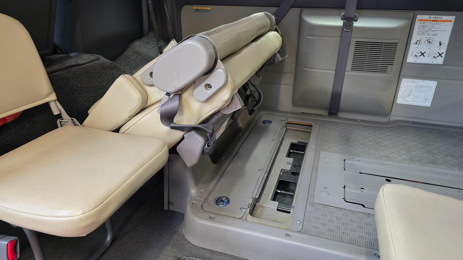 Used Nissan Elgrand for sale - 76152518: Photo 14