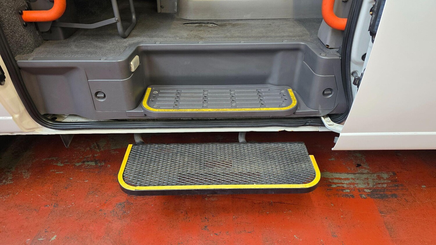 Used Nissan Elgrand for sale - 76152518: Photo 15