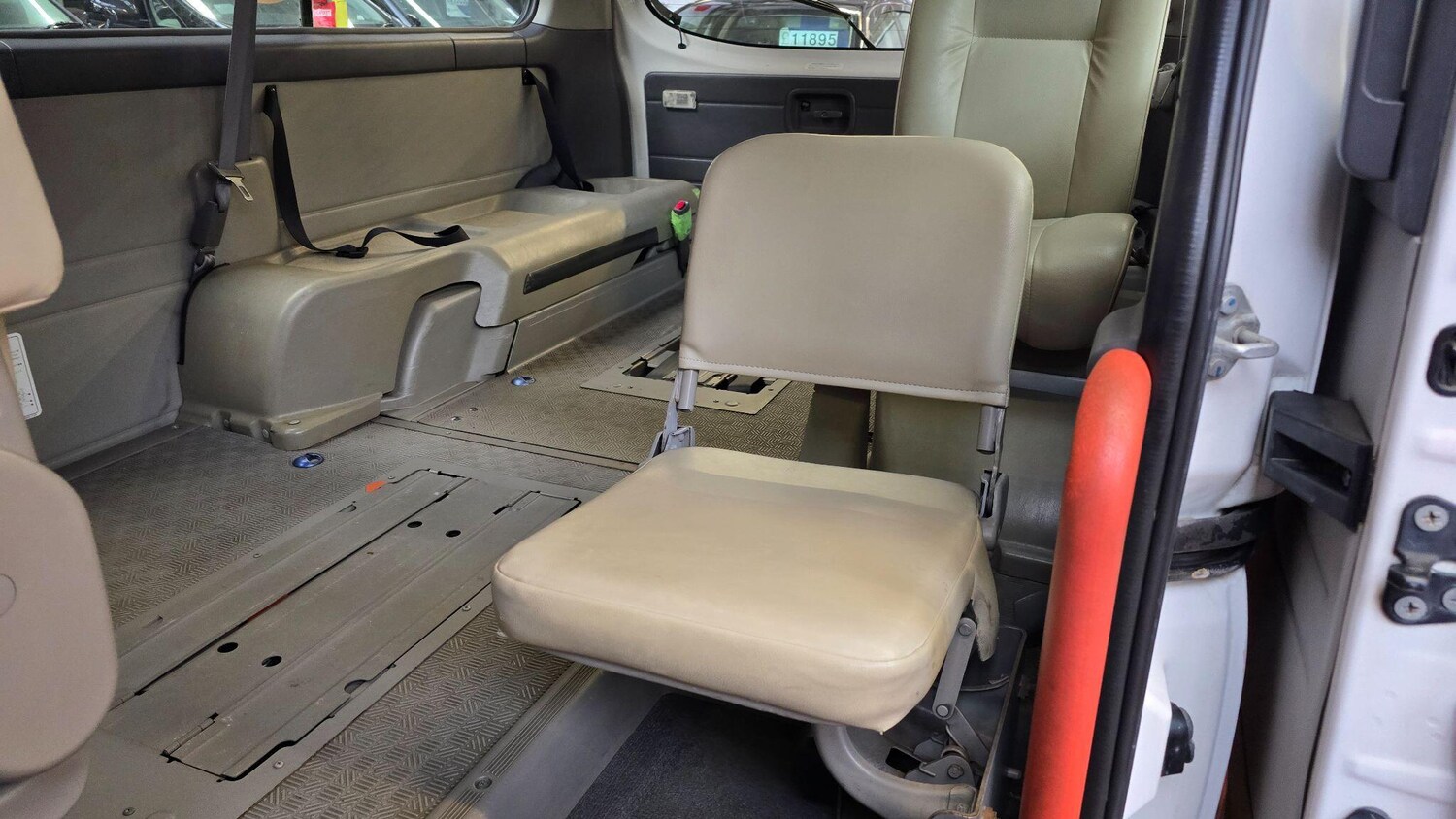 Used Nissan Elgrand for sale - 76152518: Photo 18