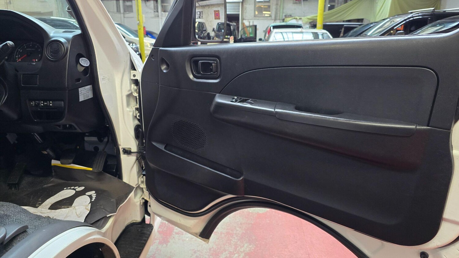 Used Nissan Elgrand for sale - 76152518: Photo 27